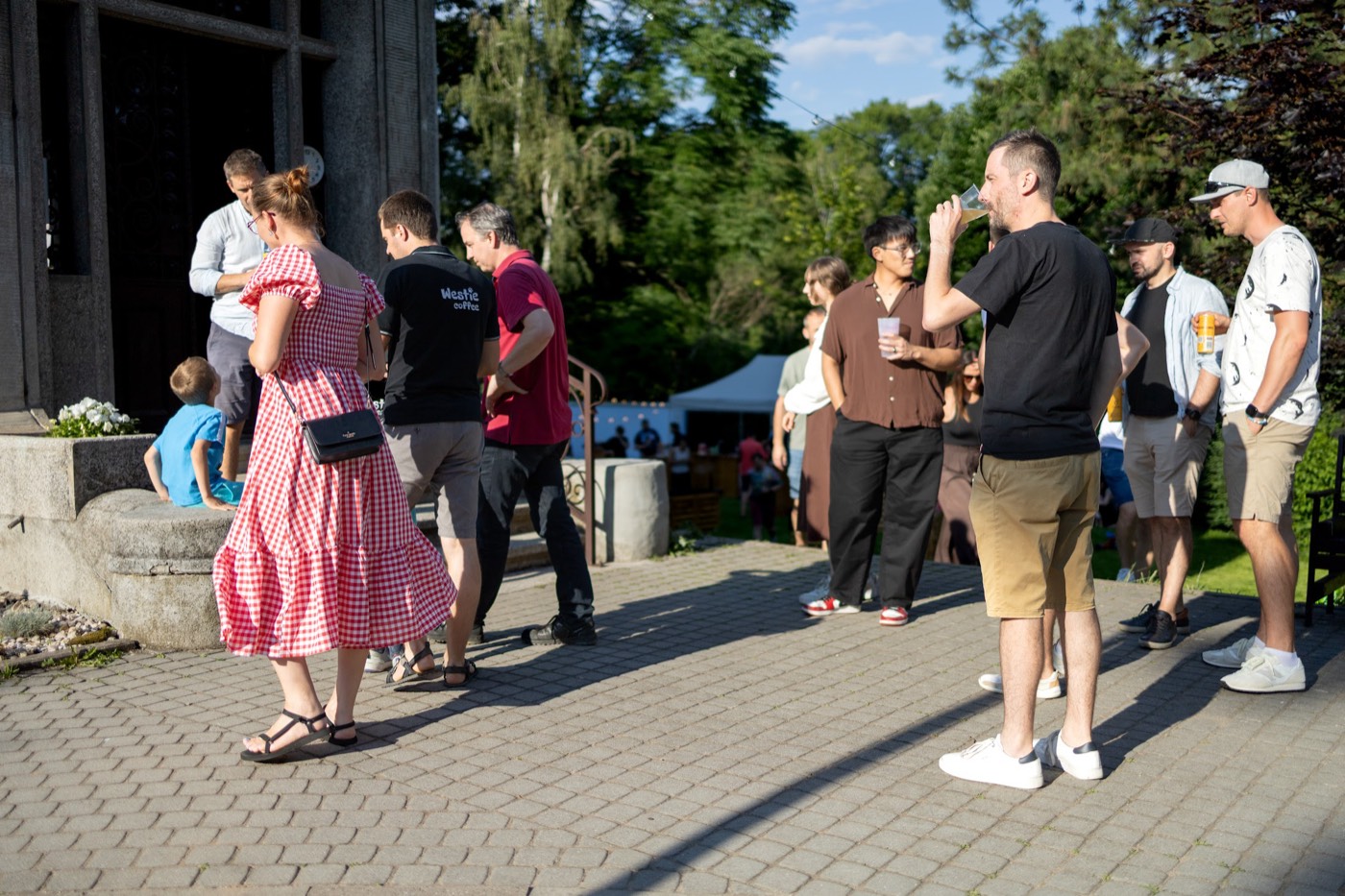 Podnikatelé a manažeři na letní grilovačce Business Meetupu Pardubice - fotka 62